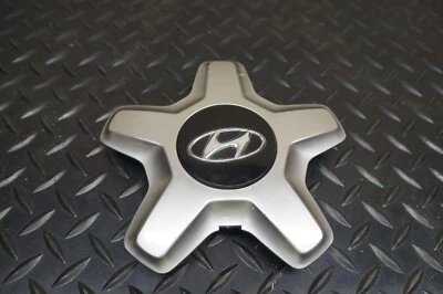 Tapacubos central de rueda OEM HYUNDAI AZERA 2012-2017 52960-3V000 PLATA UNA TAPA Foto 1 de 3