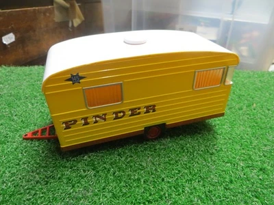 КАРАВАН ЦИРКОВЫХ АРТИСТОВ ALTAYA PINDER 145 МАСШТАБ 1/43 - Изображение 1 из 4