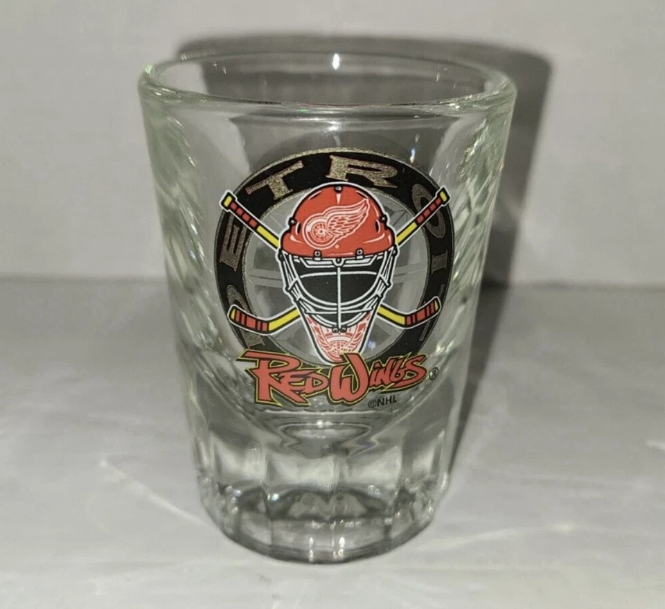 Detroit Red Wings NHL Shot Glass, NUEVO (claro - máscara) Foto 1 de 1