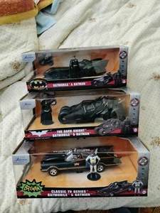BATMOBILE JADA 1:24  Batman Series with Batman & Robin Figures + the dark knight - Foto 1 di 3