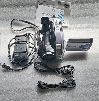 Panasonic VHS-C Palmcorder PV-L352D w Adapter, Tested And Working!! - Image 1 of 4