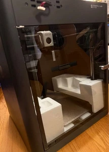 Drukarka 3D Bambu Lab P1S z buforem filamentu i dodatkami - Zdjęcie 1 z 7