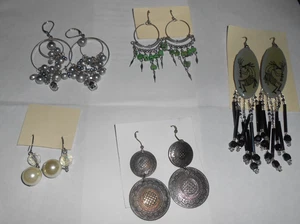 Konvolut Modeschmuck Ohrringe 5 Paar Armreif interessante Ohrringe - Bild 1 von 5