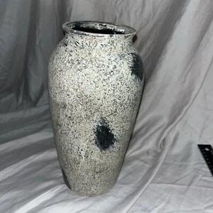 Stoneware Vase - Picture 1 of 9