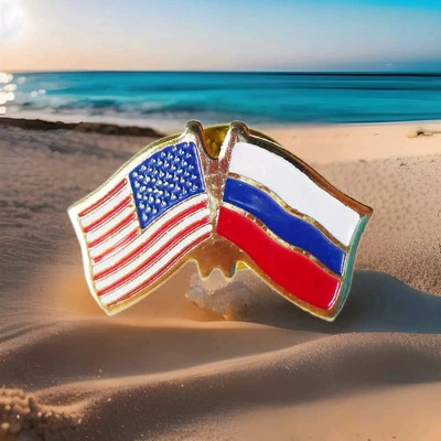 Винтажная эмалированная булавка с флагом США и российским флагом в красном, белом и синем - Изображение 1 из 4