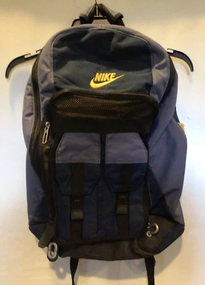 MOCHILA NIKE NUEVA SIN ETIQUETAS Azul Marino con Swoosh Dorado e Interior Nueva sin Etiquetas Foto 1 de 4