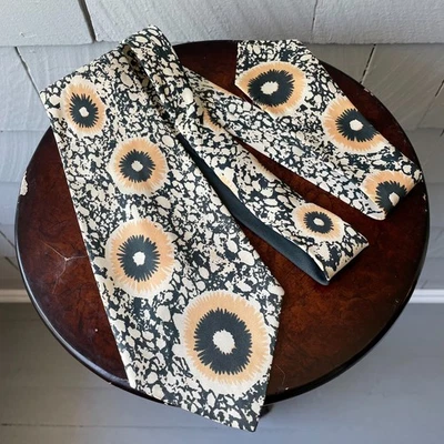 40s Vintage Hand Screened Gray Green & Peach Floral Mens Swanky Tie 50 x 4.5 - Image 1 of 4