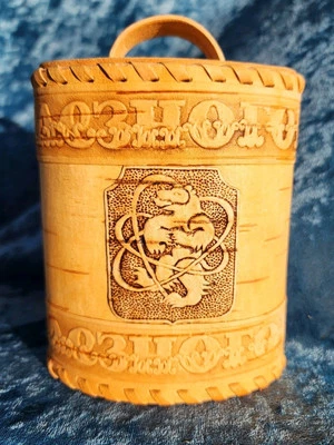 Bote/caja de baratija artesanal vintage de corteza de abedul con tapa única usada  Foto 1 de 4