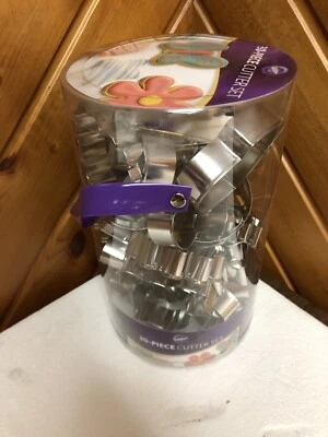 Juego de cortador de galletas Wilton de 30 piezas contenedor de mango de herramienta de horneado para el hogar Foto 1 de 4