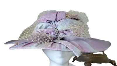 Sombrero Pastel Vintage PERCHE COUTURE Red Dorada Estrás Rosa Plumas Tenues EE. UU.  Foto 1 de 4