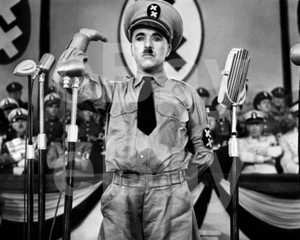 The Great Dictator (1940) Charlie Chaplin 10x8 Photo - Imagen 1 de 1