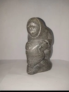 Inuit Steinschnitzerei Umarmung Robbe NW Küste Kanada Kunst Ureinwohner Eskimos signiert - Bild 1 von 7