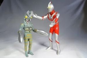 Alien Baltan Ultraman PVC Figure Set of 2 ( 7.5" '94) ( 9.2" '96) - Picture 1 of 12