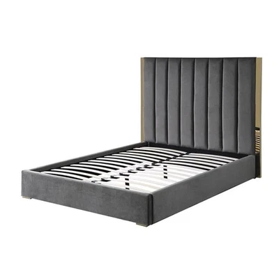 Cama con plataforma king de terciopelo gris oscuro Jalen con detalles dorados Foto 1 de 2