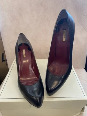 Bomba Max Studio, charol negro, punta cerrada Foto 1 de 4