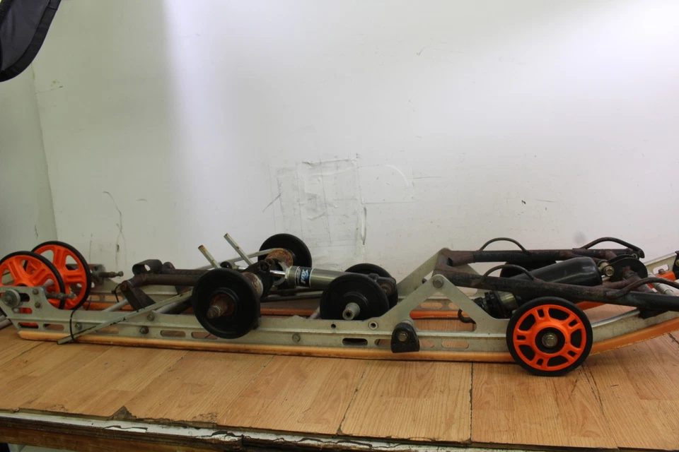 Arctic Cat M8 2007 suspensión trasera patín con amortiguadores 153"  Foto 1 de 4