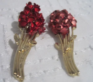 Paar DM 97 Dutzend langer Stiel rote Rosen goldfarbene Broschen Anstecknadel 2,25 Zoll - Bild 1 von 6