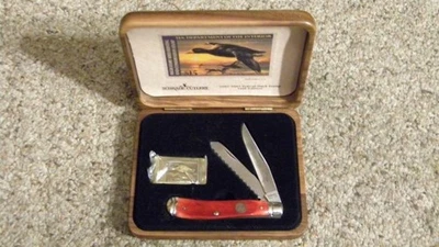 Schrade + USA LTD Red Bone 2002/2003 Federal Duck Stamp Slimline Trapper Knife - Image 1 of 4