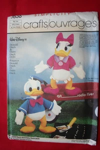 Simplicity Crafts Pattern #7636 Walt Disney’s Donald & Daisy Duck Puppe 18” UC FF - Bild 1 von 2
