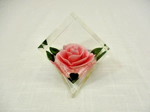 Fermacarte rosa vintage acrilico splendido birreria lucite cubo trasparente con adesivo - Foto 1 di 11