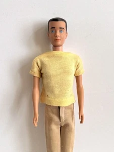 Vintage Mattel 1960 Ken bambola gambe dritte capelli castani dipinti in #782 casual - Foto 1 di 14