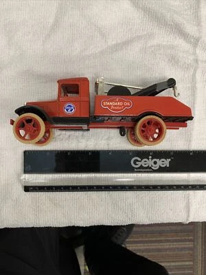 CHEVRON ZEROLINE 1931 HAWKEYE WRECKER TOW TRUCK 1992 ERTL BANK #2962 - Image 1 of 4