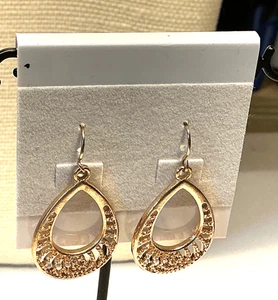 Fashion Earrings Gold Tone Filigree Front Facing Hoop Pierced Drop Lot 66B - Picture 1 of 3