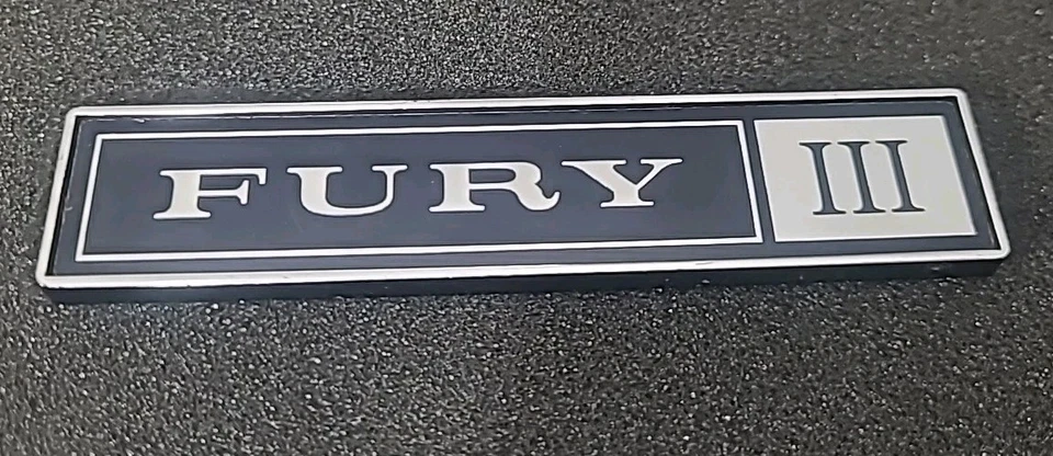 Emblema de tablero Plymouth Fury III, placa de identificación - MoPar #3590124 Foto 1 de 4
