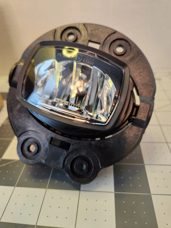 Fog Light Bumper Lamp for 19-19 Jeep Cherokee Left Driver or Right Passenger.   - Image 1 of 3