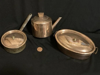 Antiguo juego de cocina de cobre de juguete para niños caldera, sartén y tetera Foto 1 de 4