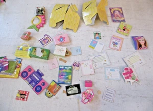 Lote de accesorios de papel de cartón Barbie - Imagen 1 de 1
