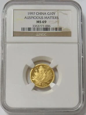 Moneda de oro China 1997 10 yuanes 1/10 oz asuntos auspiciosos NGC ESTADO COMO NUEVA 69 Foto 1 de 3
