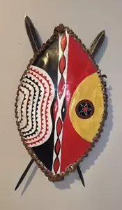 Scudo Masai originale africano vintage e lance in metallo 8x13" - Foto 1 di 13