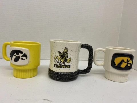 Vintage University Of Iowa Hawkeyes Coffee Mug Lot With Hawkeye Logo 3 Mugs Cover