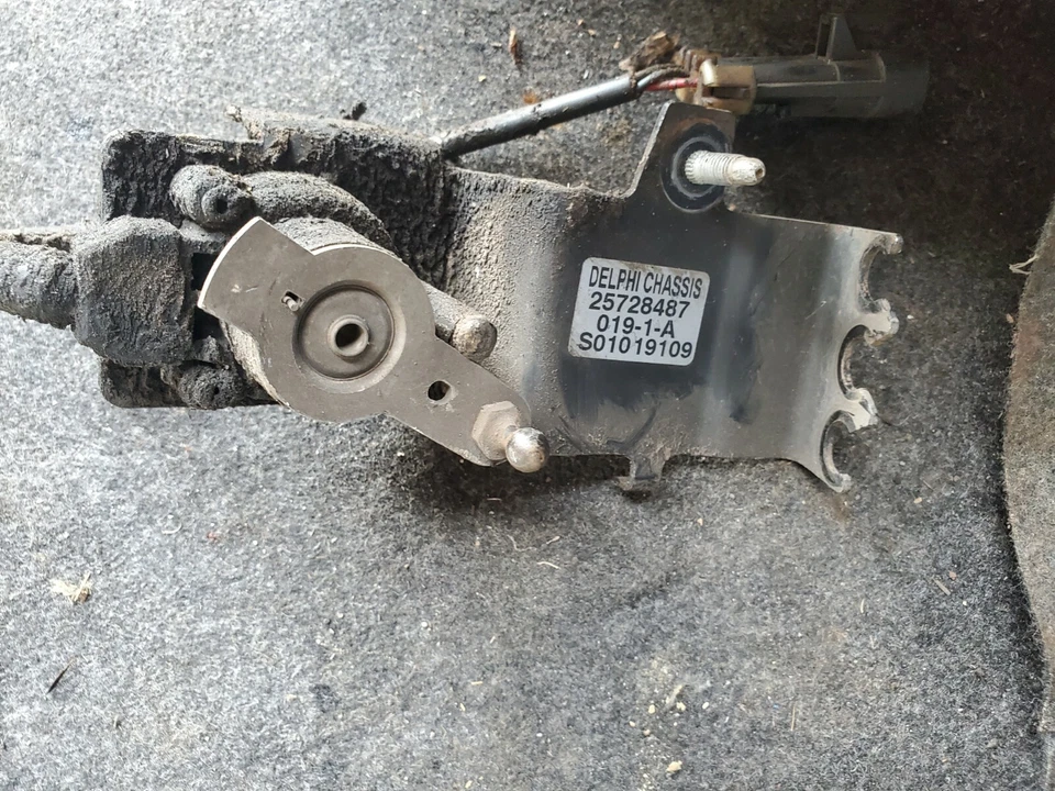 1999 2000 01 2002 2003 2004 Cadillac Sevilla sensor nivel delantero derecho 25728487 Foto 1 de 2