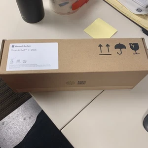 NOWOŚĆ Microsoft SURFACE THUNDERBOLT 4 Dock (T8I-00001) ORYGINALNE FABRYCZNIE ZAPIECZĘTOWANE PUDEŁKO - Zdjęcie 1 z 3