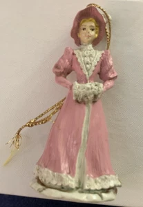 Ornamento natalizio -Village Lady Holiday -Midwest Importatori di Canton Fall Inc - Foto 1 di 3