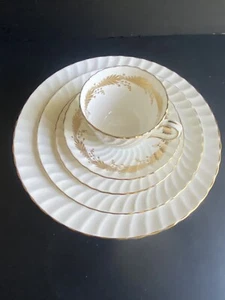 1939 AYNSLEY KENT RIM 5 PCs Dinner PLATES Sett GOLD LEAVES SWIRLGOLD 8170 - Bild 1 von 3