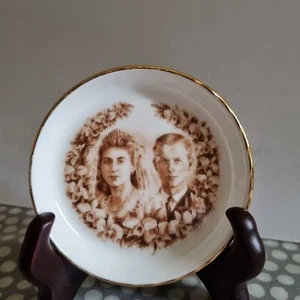 Royal Doulton Queen Elizabeth & Prince Philip Golden Wedding Anniversary Trinket - Picture 1 of 6