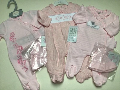 Bundle of newborn girls clothes outfit x 3 gift size newborn 0-3 months - Image 1 of 3