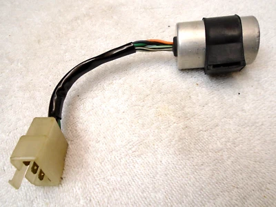Relé de velocidad del motor Suzuki RE5 1975 usado OEM - pieza RE5M giratoria genuina de colección Foto 1 de 4