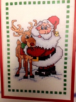 True Colors - KIT PUNTO DE CRUZ MÁS BRILLANTE FRIENDS MAKE THE SEASON CON TAPETE    Foto 1 de 3