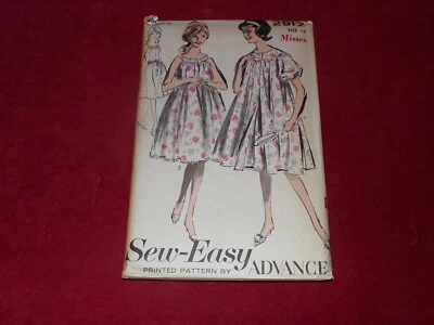 🌸 1963 ADVANCE #2917 - LADIES LINGERIE - PEIGNOIR & NIGHTGOWN PATTERN 12 FF - Image 1 of 2