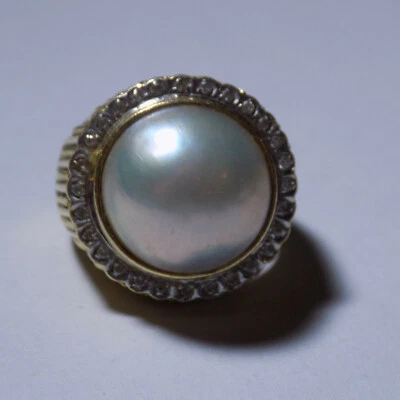 ENORME ANILLO DE CÓCTEL DE DIAMANTES CON PERLAS DE 13+ mm de oro amarillo de 18 quilates, talla 5 Foto 1 de 4