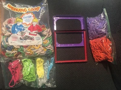 Telar de metal cuadrado vintage de 7" y telar de plástico y lazos de algodón Foto 1 de 4