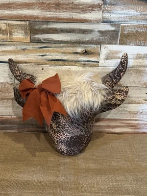 Decoración de almohada de vaca Highland Foto 1 de 4