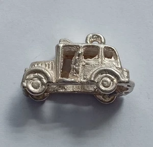 1960s-80s VINTAGE SILVER BRACELET CHARM LONDON TAXI BLACK TAXI CAB CH1-2 - Picture 1 of 3