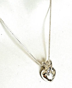 Collar de corazón de plata de ley 925 con X beso en la parte superior detalles de circonitas cúbicas - Imagen 1 de 5