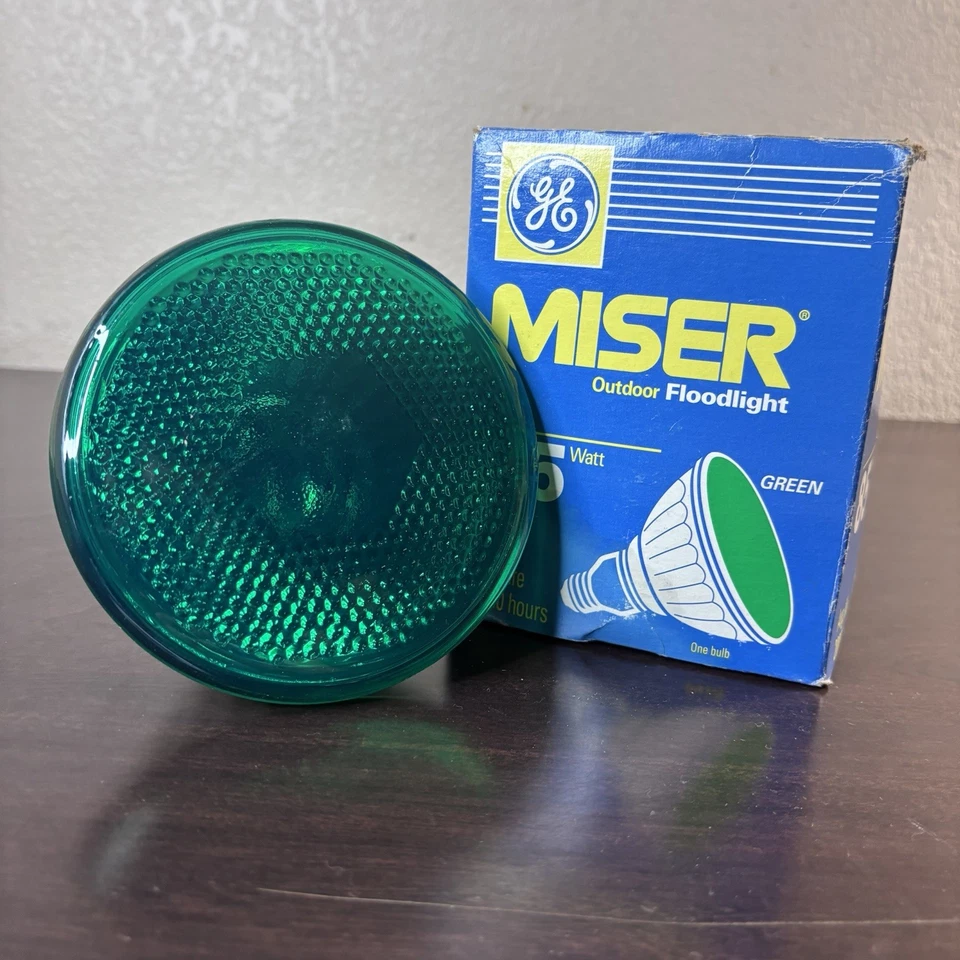 GE Miser Vtg Outdoor Floodlight Green Light Bulb 85 Watt replaces 100 watts - Image 1 of 4