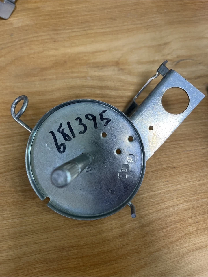 GENUINE OMC TORO LAWN BOY RECOIL PULL STARTER CUP ASSEMBLY P/N's 681395 - Image 1 of 1